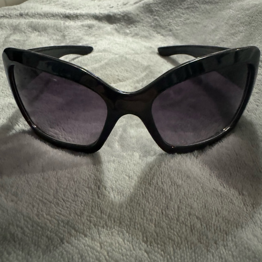 NWOT women's fashion sunglasses